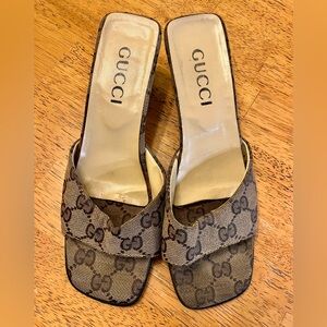 Vintage Gucci monogram leather kitten heel sandals size 8